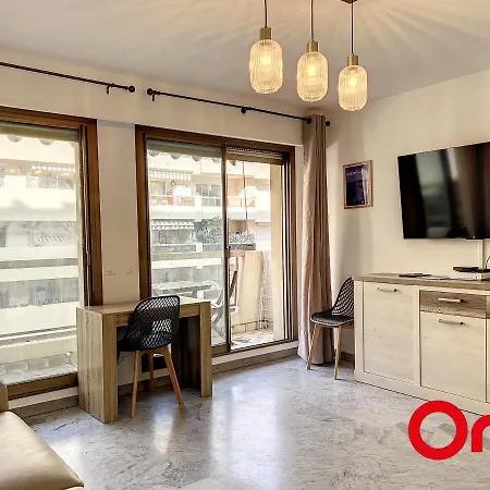 Climatise Avec Terrasse, Centre-ville De Menton, A Deux Pas Des Plages - Fr-1-647-24 * 芒通