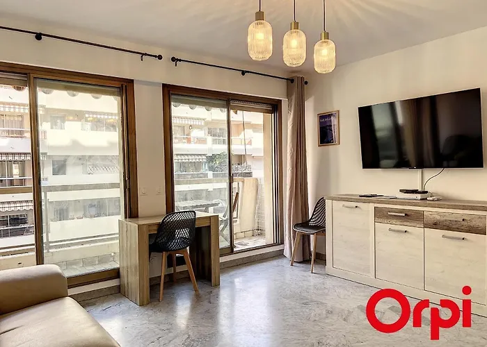 Climatise Avec Terrasse, Centre-ville De Menton, A Deux Pas Des Plages - Fr-1-647-24 * Menton