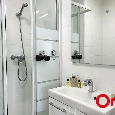 Climatisé Avec Terrasse, Centre-ville De Menton, à Deux Pas Des Plages - Fr-1-647-24 Apartamento *